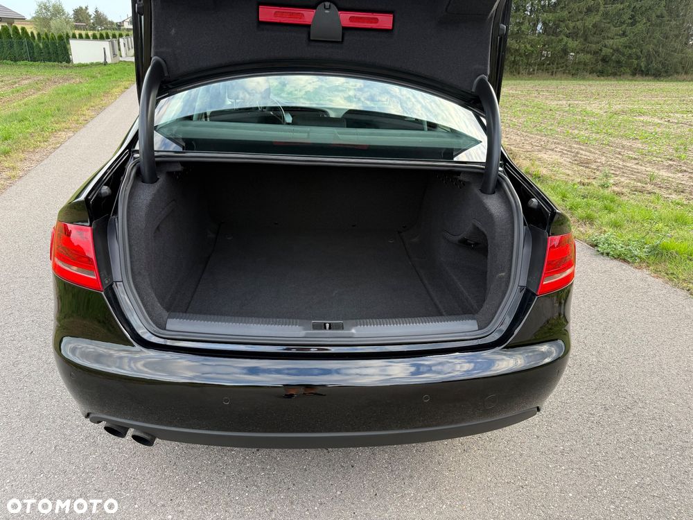 Audi A4 Limousine - 17