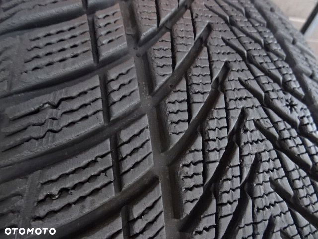 225/40/R19 93W Goodyear Ultra Grip Performance 3 - 3