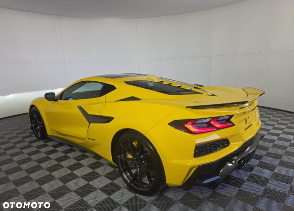 Chevrolet Corvette - 6