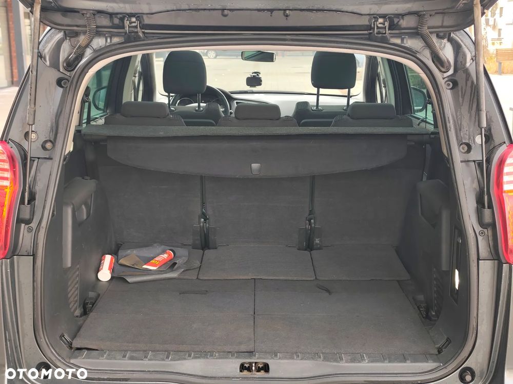 Peugeot 5008 1.6 HDi Family 7os - 10