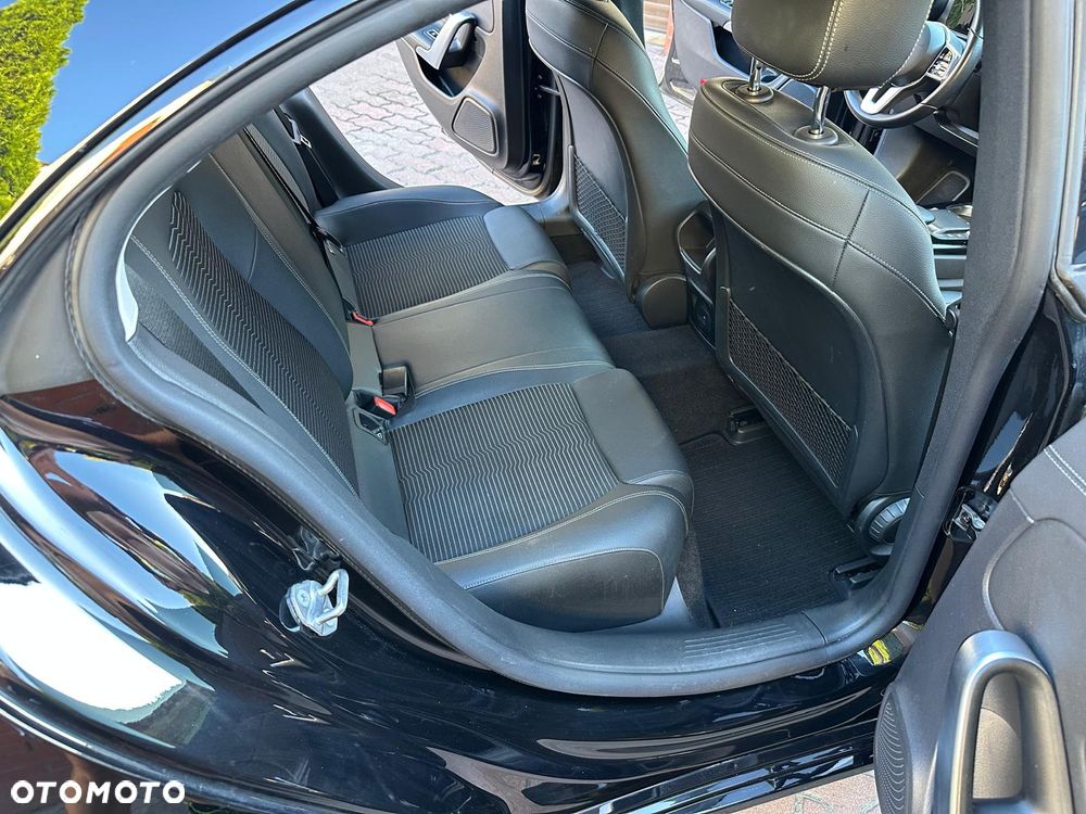 Mercedes-Benz CLA - 12