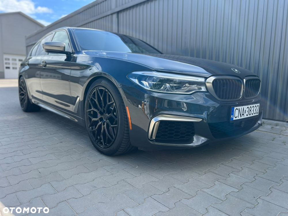 BMW Seria 5 M550i xDrive - 23