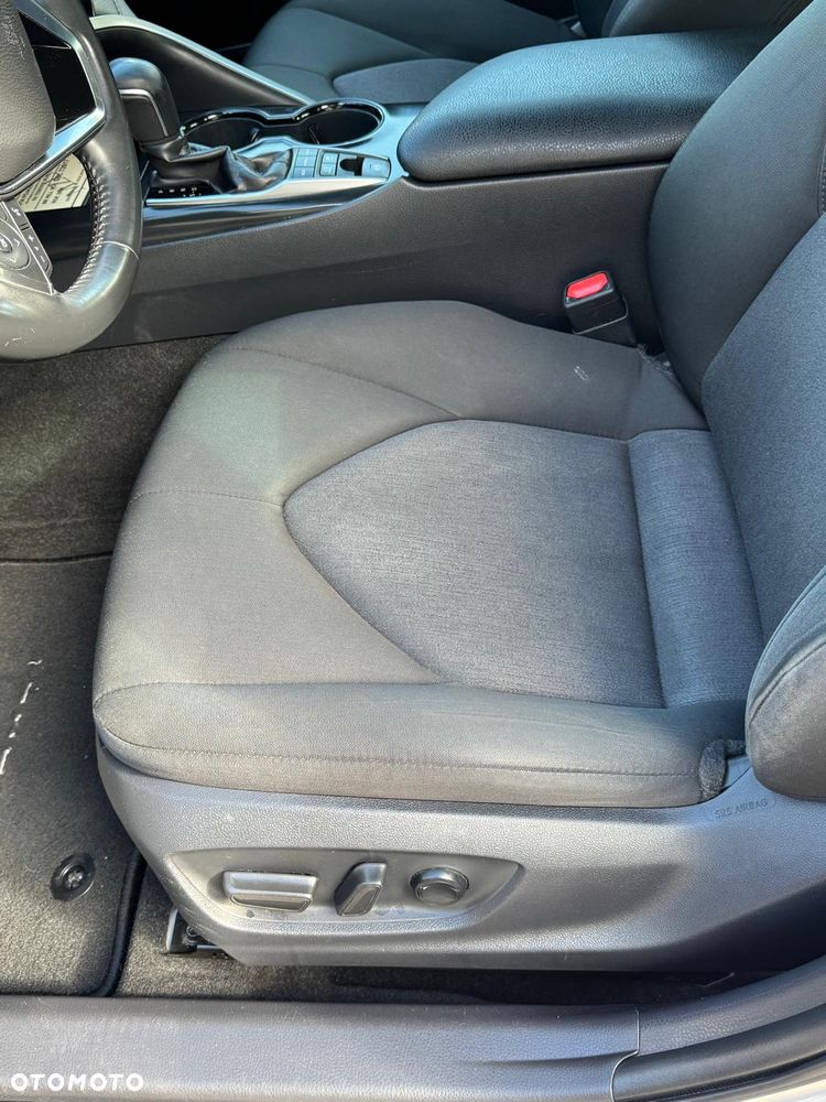 Toyota Camry 2.5 Hybrid Comfort CVT - 3
