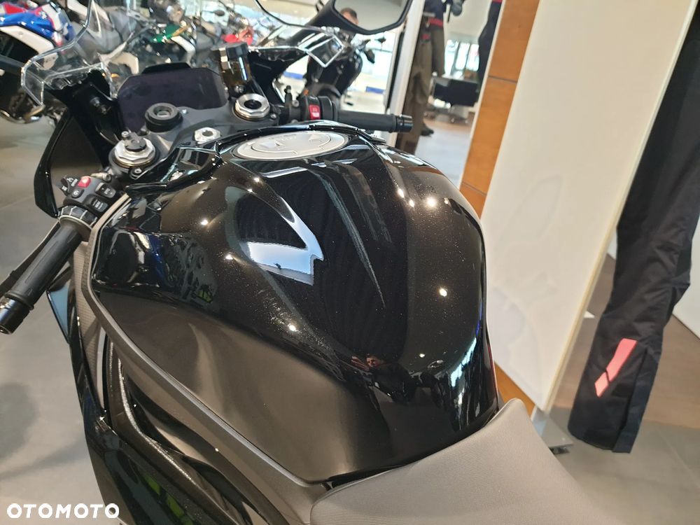 BMW S - 9