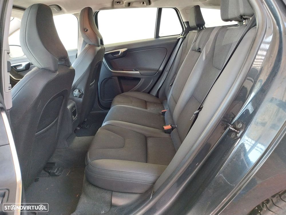 Volvo V60 2.0 D3 Momentum Start/Stop - 8