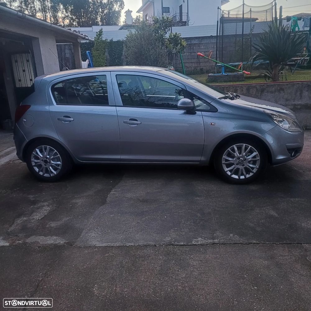 Opel Corsa 1.2 Cosmo - 2