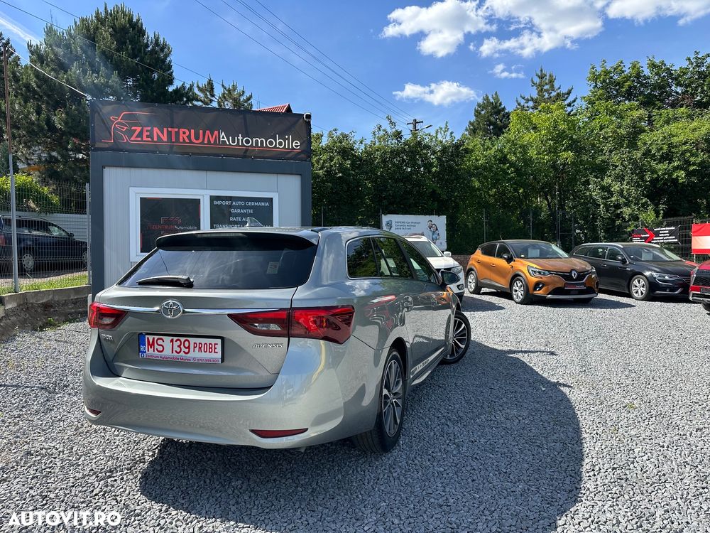 Toyota Avensis 2.0 D-4D Executive - 5