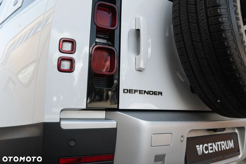 Land Rover Defender 2.0 P300 S - 11