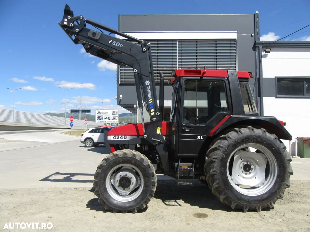 Case IH 4240 cu incarcator frontal - 9