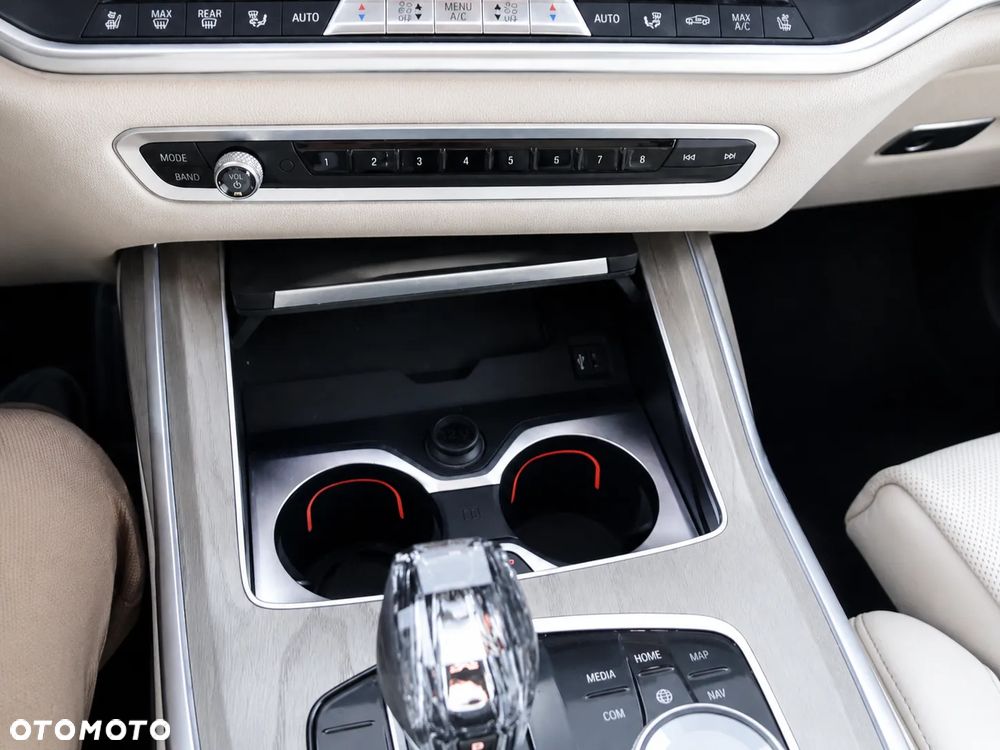 BMW X7 M50i sport - 29