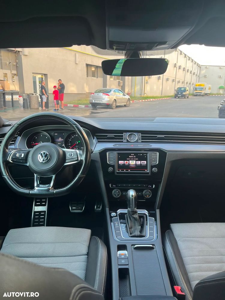 Volkswagen Passat 2.0 TDI DSG Highline - 12