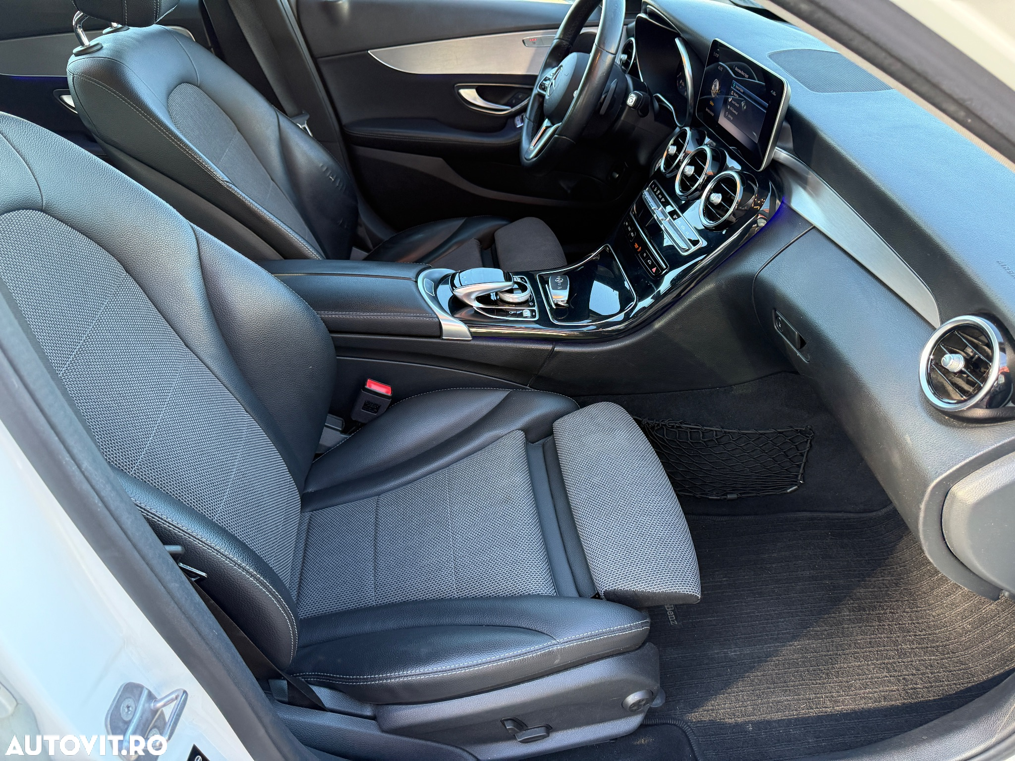 Mercedes-Benz C 220 d T 9G-TRONIC AMG Line - 39