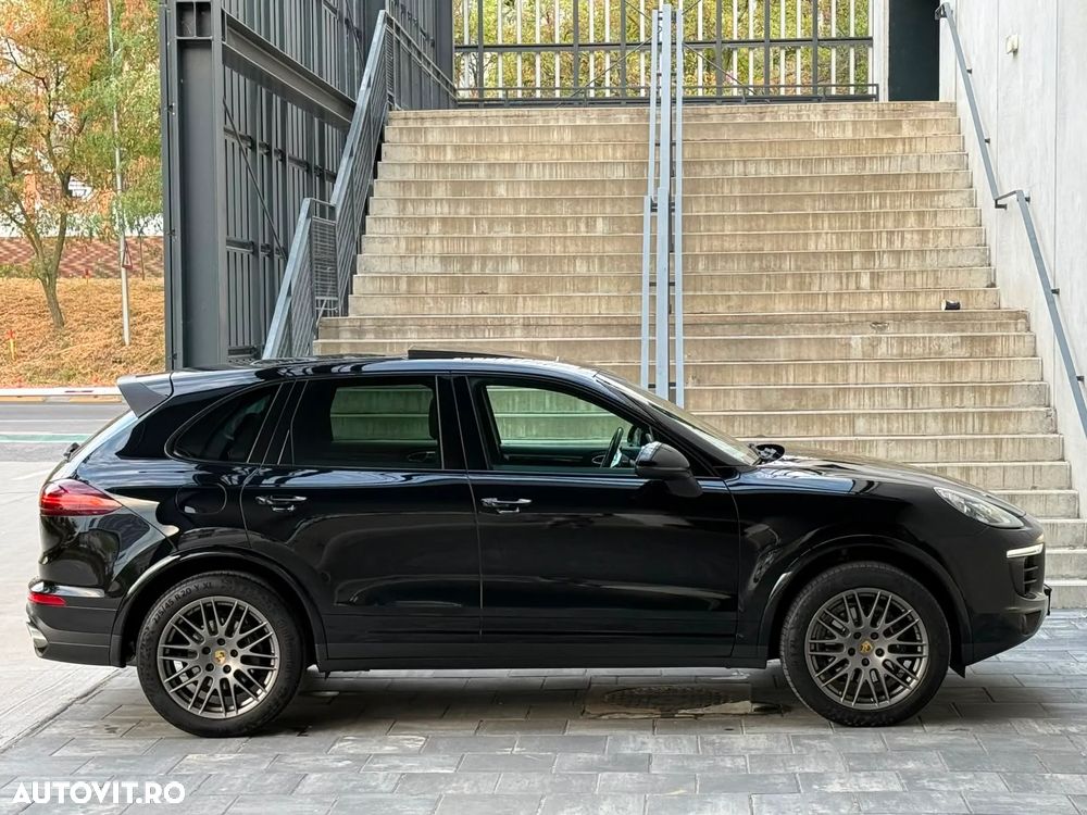 Porsche Cayenne 3.0 L - 12