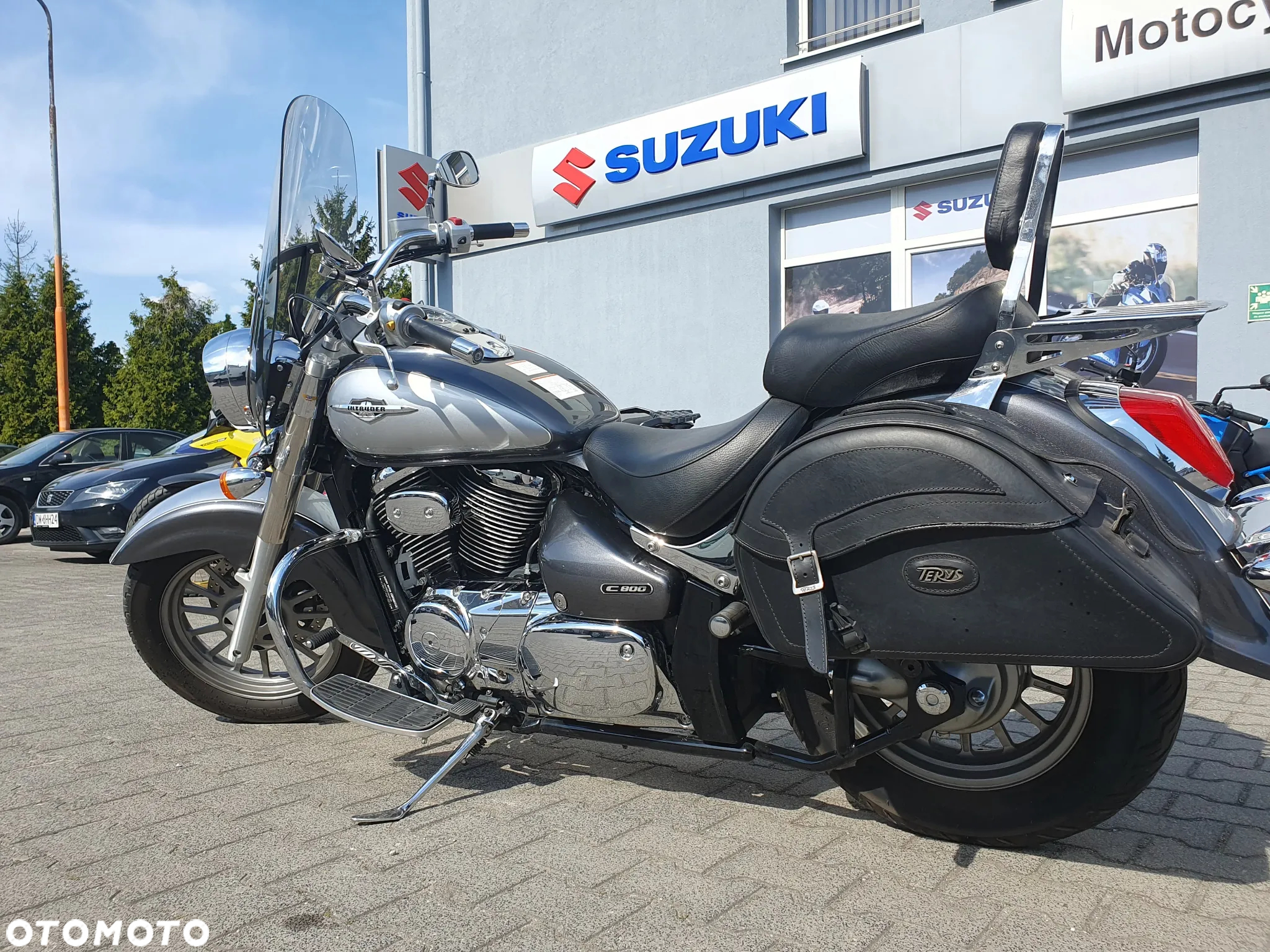 Suzuki Intruder - 6