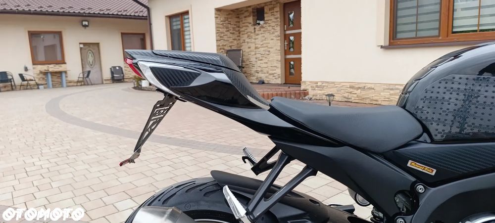 Suzuki GSX - 21