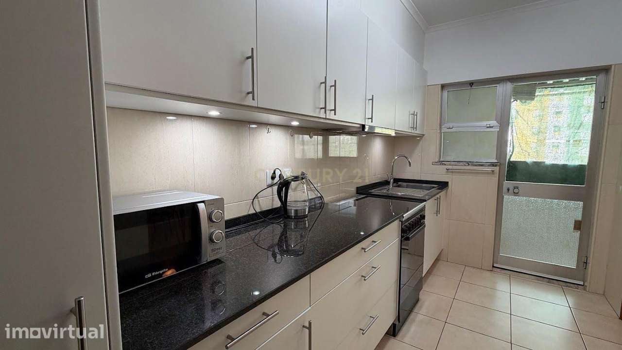 Moradia T2 + 1 no Centro de Portimão | Garagem 55 m² | Potencial + Pro - Grande imagem: 3/60