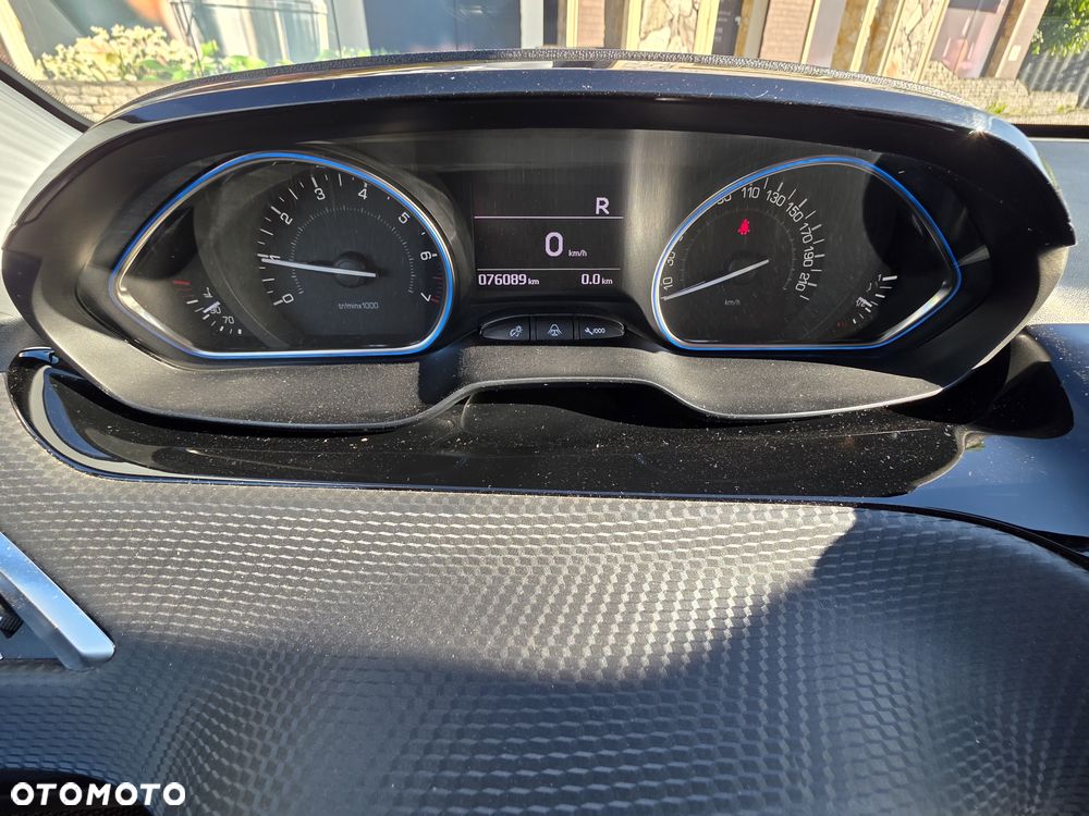 Peugeot 2008 PureTech 110 Stop&Start EAT6 Allure - 25