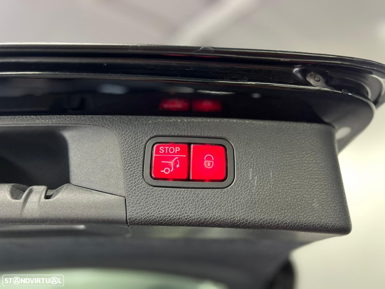 Mercedes-Benz E 300 e Exclusive Line - 28