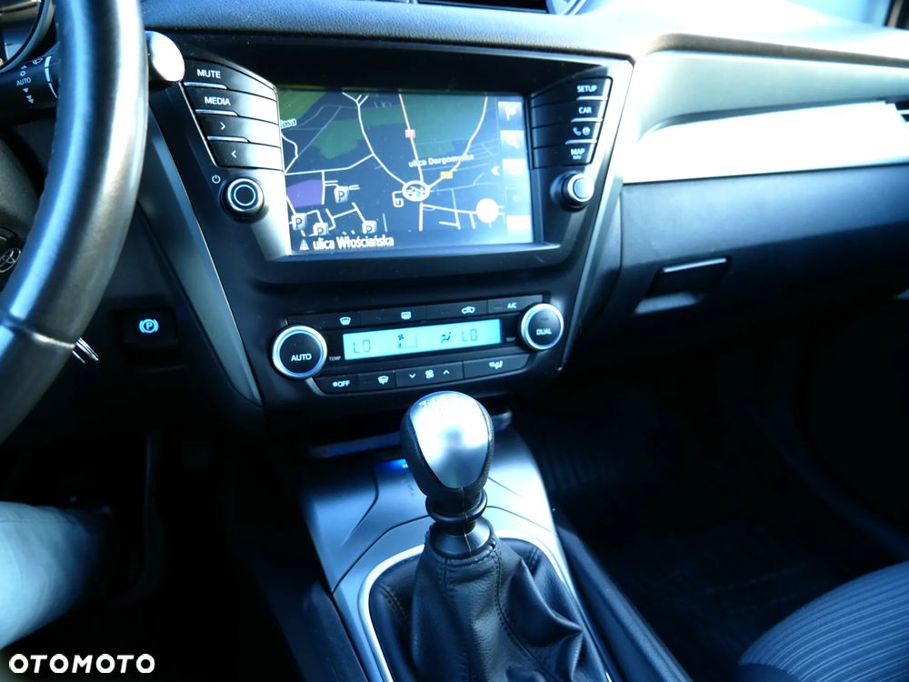 Toyota Avensis 1.8 Premium - 39