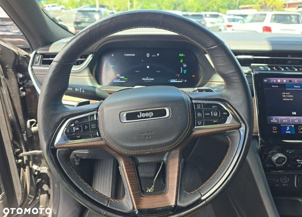Jeep Grand Cherokee - 8