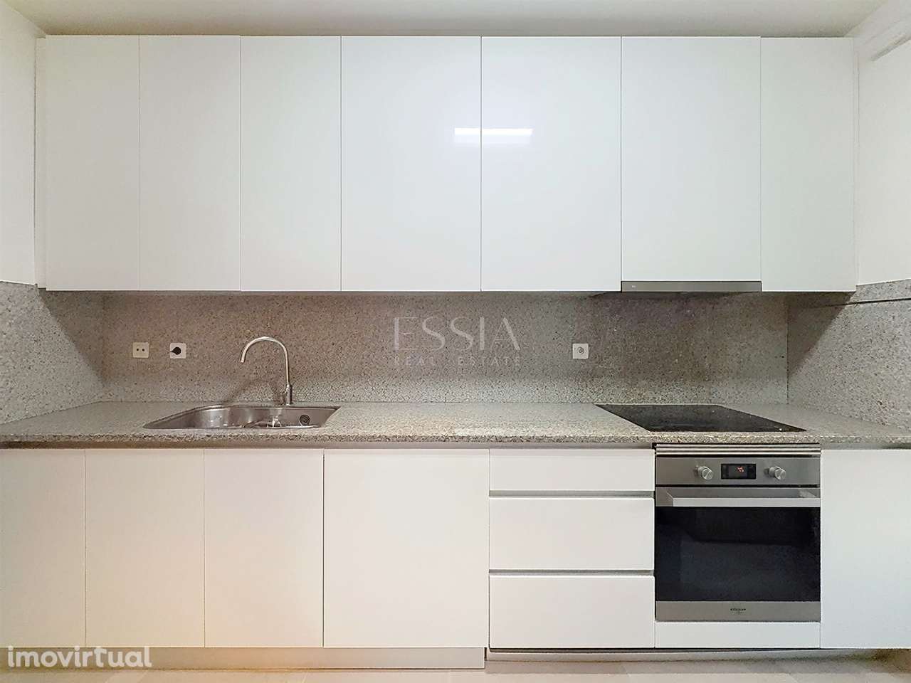 Apartamento T2 Remodelado no Arrábida Place com Garagem - Grande imagem: 4/14