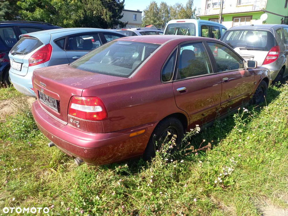 Części Volvo  S40 1.6 benzyna  sedan  5 - drzwi - 2