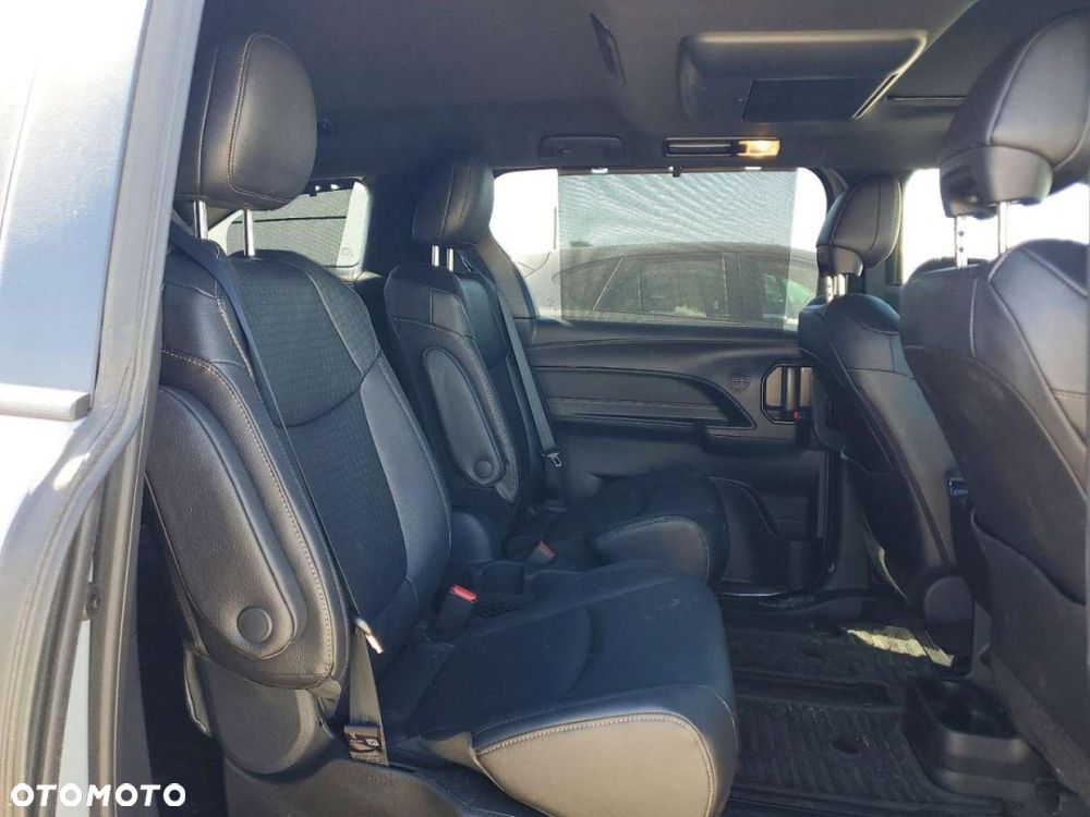 Toyota Sienna - 10