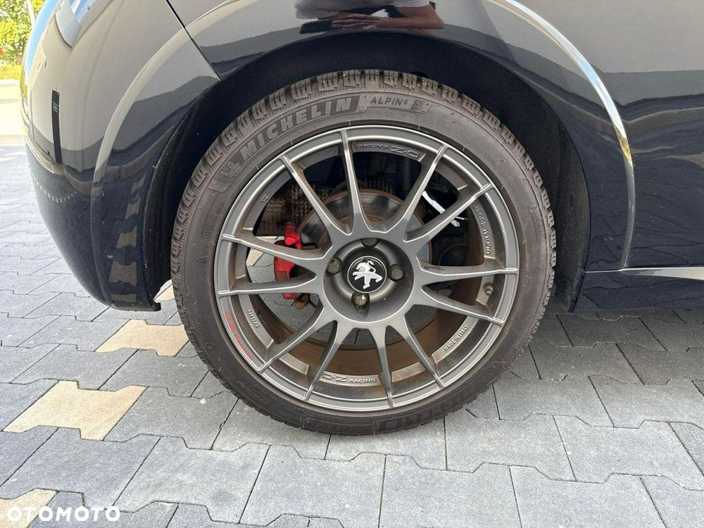 Peugeot 208 - 24