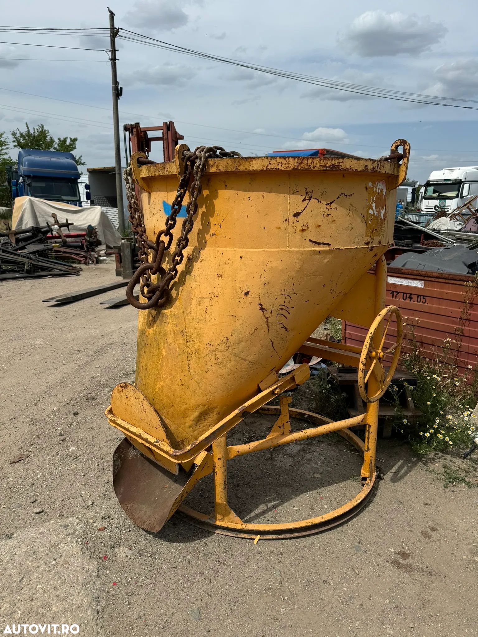 Cuva beton 1 m3 - descarcare laterala pentru macara - 1