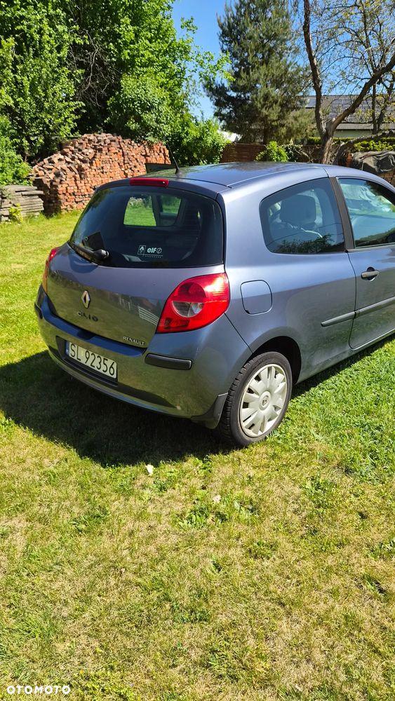 Renault Clio 1.2 16V Authentique - 12