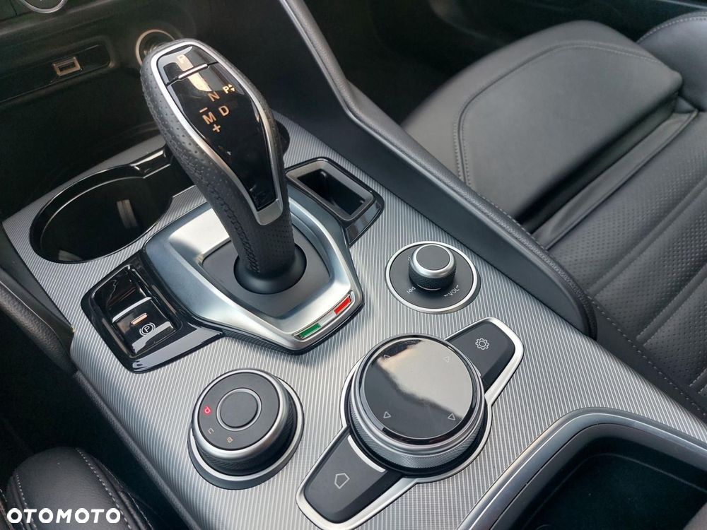 Alfa Romeo Giulia 2.0 Turbo Veloce Q4 - 23
