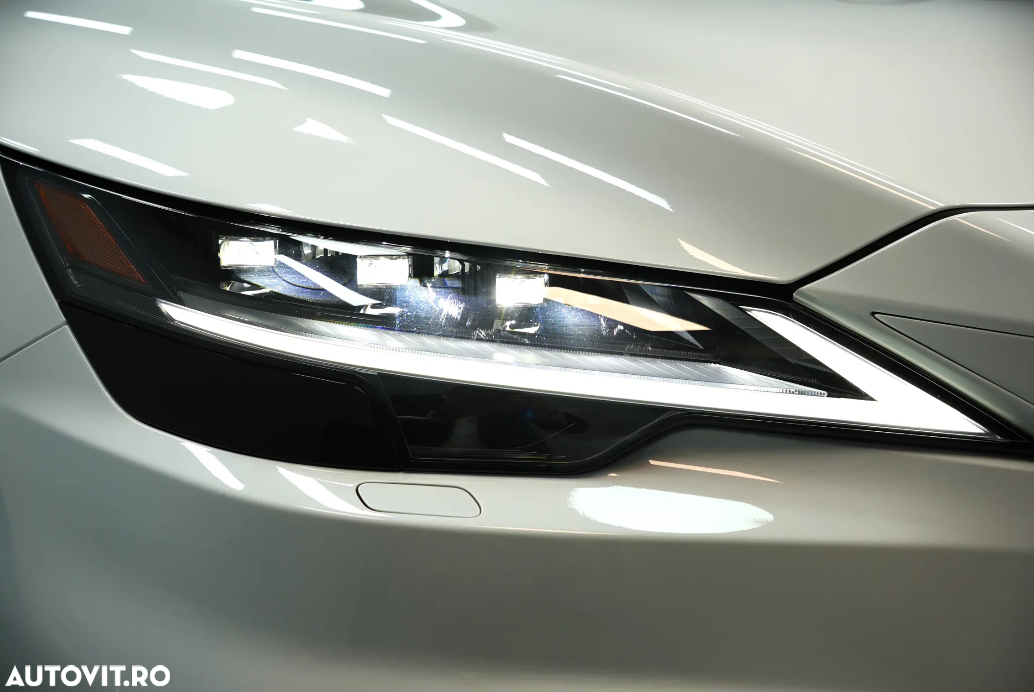 Lexus Seria RX - 7