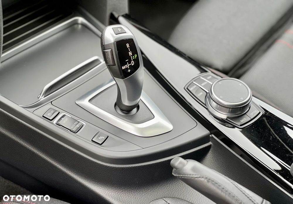 BMW Seria 3 320i Edition Luxury Line Purity - 32