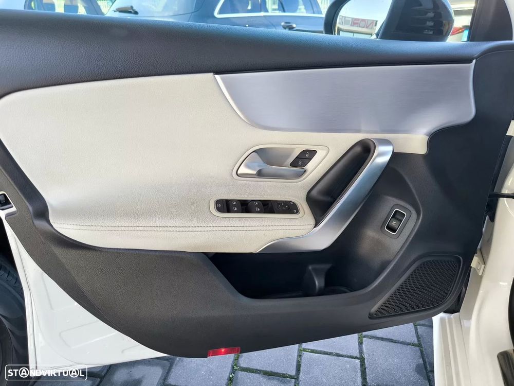 Mercedes-Benz A 180 Limousine d AMG Line - 35