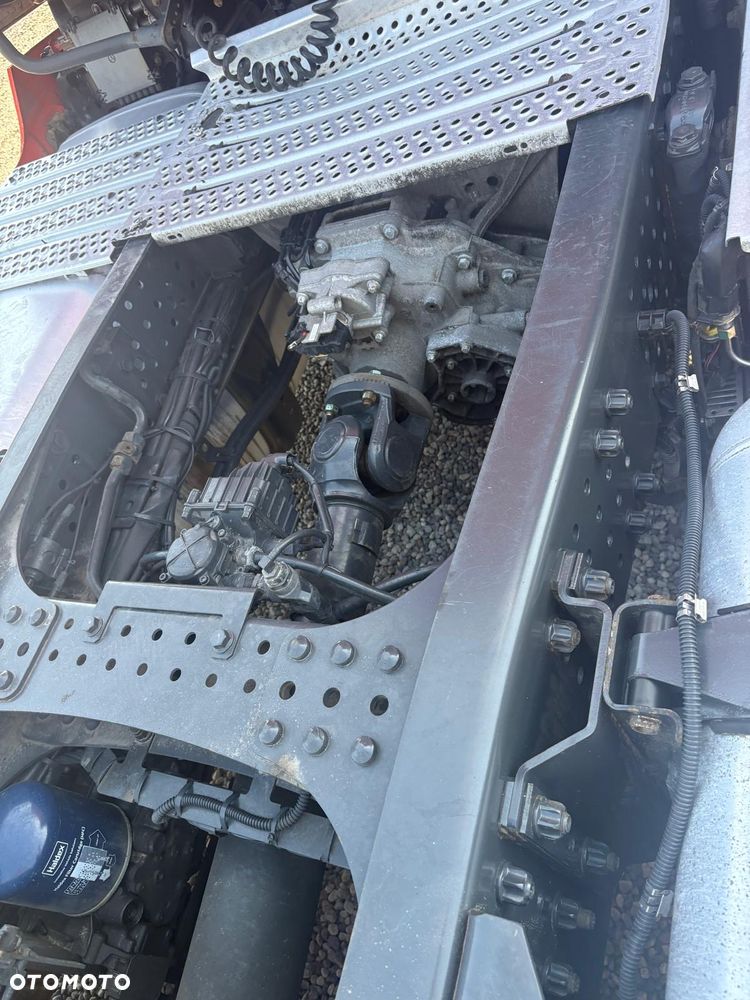 Mercedes-Benz Actros - 11