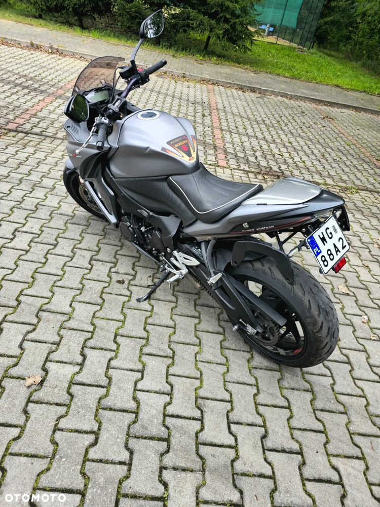 Suzuki GSX 1000 - 12