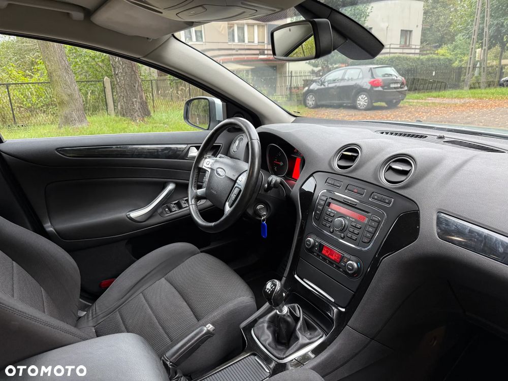 Ford Mondeo - 34