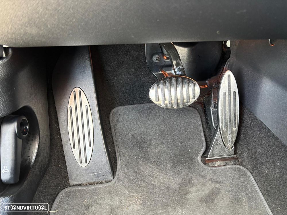 MINI Cabrio John Cooper Works Auto Desportiva - 25