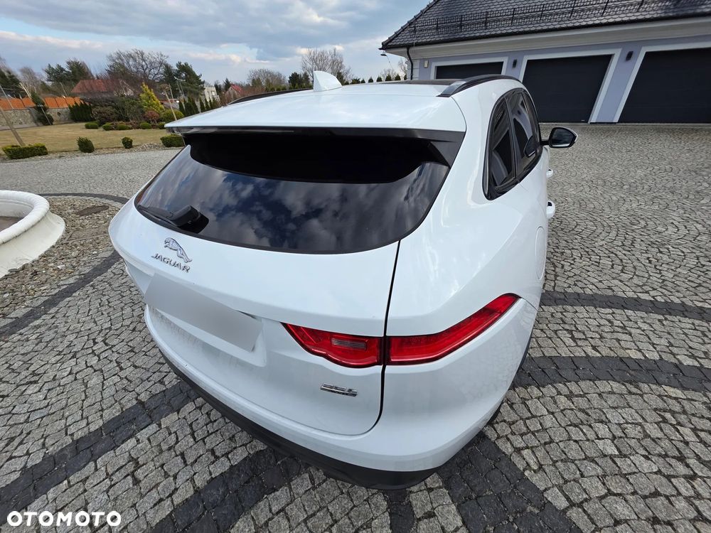 Jaguar F-Pace - 8