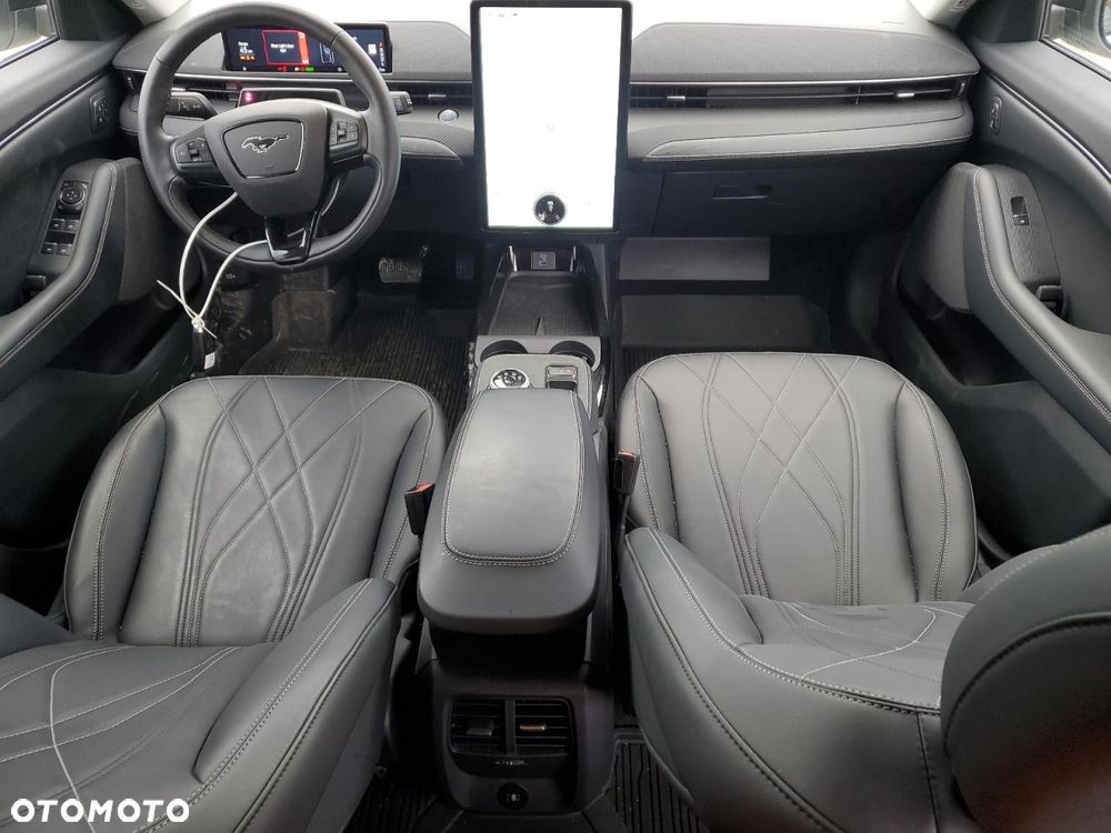 Ford Mustang Mach-E - 8