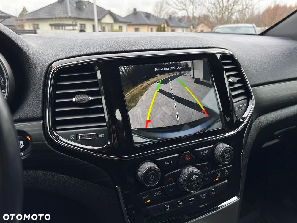 Jeep Grand Cherokee - 34