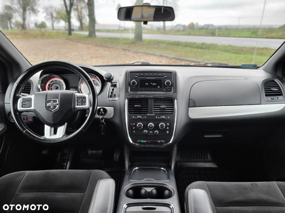 Dodge Grand Caravan - 10