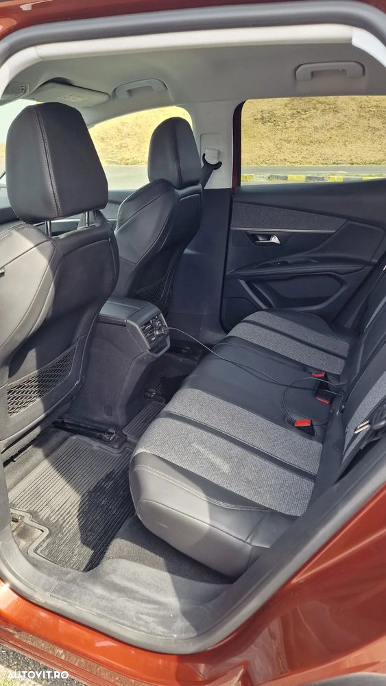 Peugeot 3008 1.2 PureTech Turbo S&S EAT6 Allure - 10