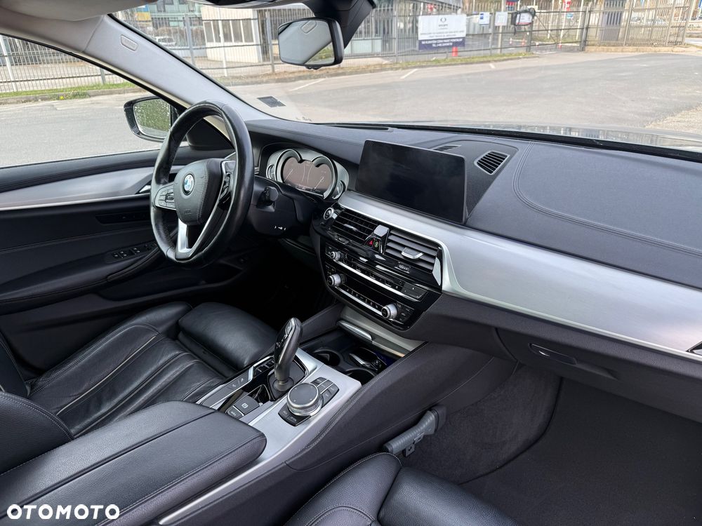 BMW Seria 5 530i Luxury Line - 31