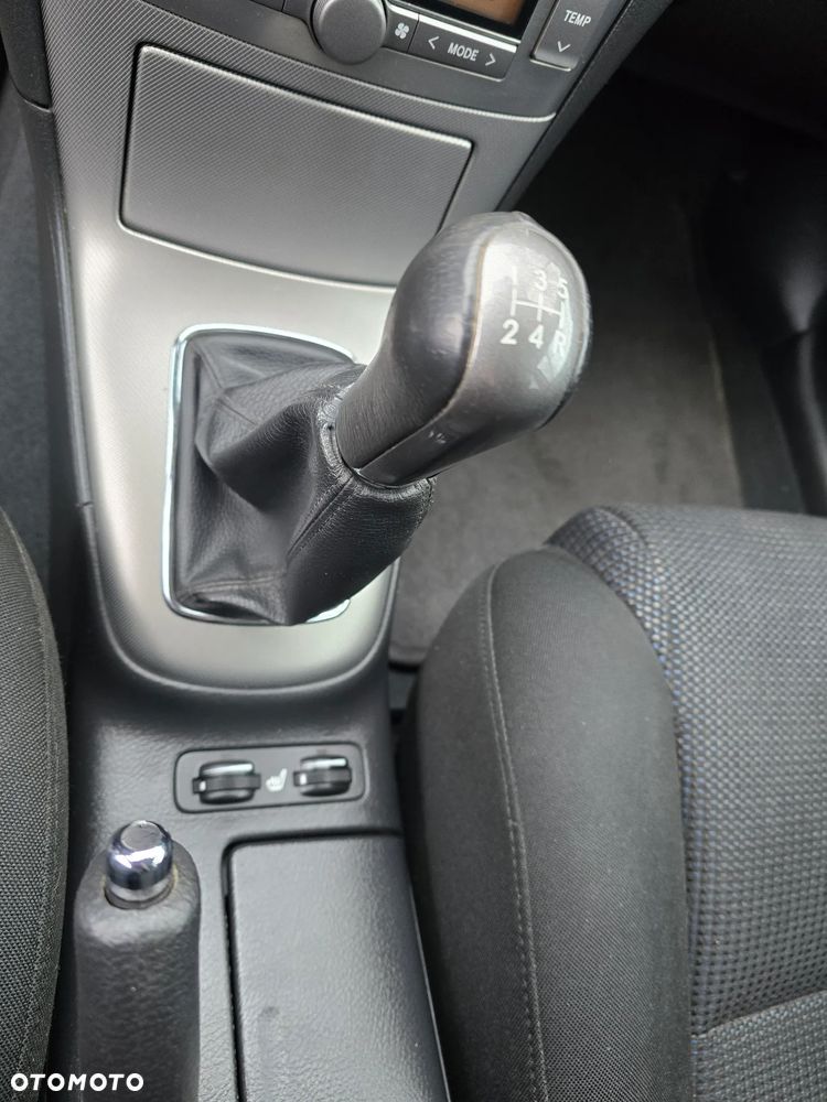 Toyota Avensis 1.8 VVT-i Combi - 23