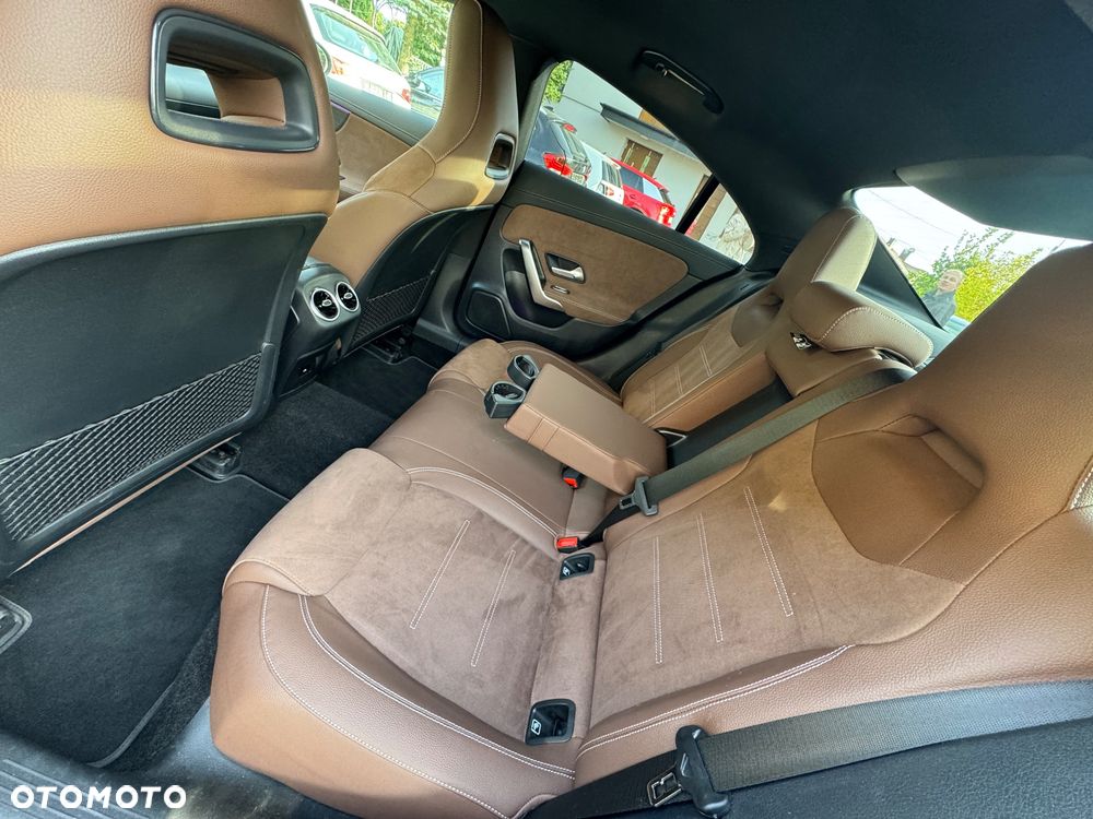 Mercedes-Benz CLA 220 AMG Line 7G-DCT - 17