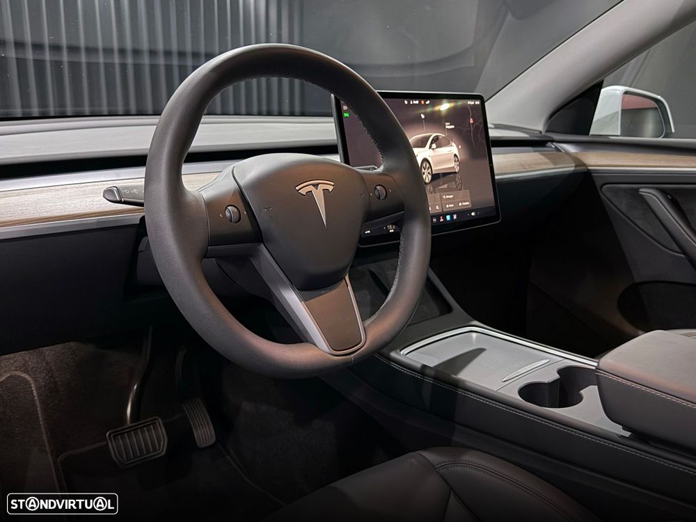 Tesla Model Y Standard - 14