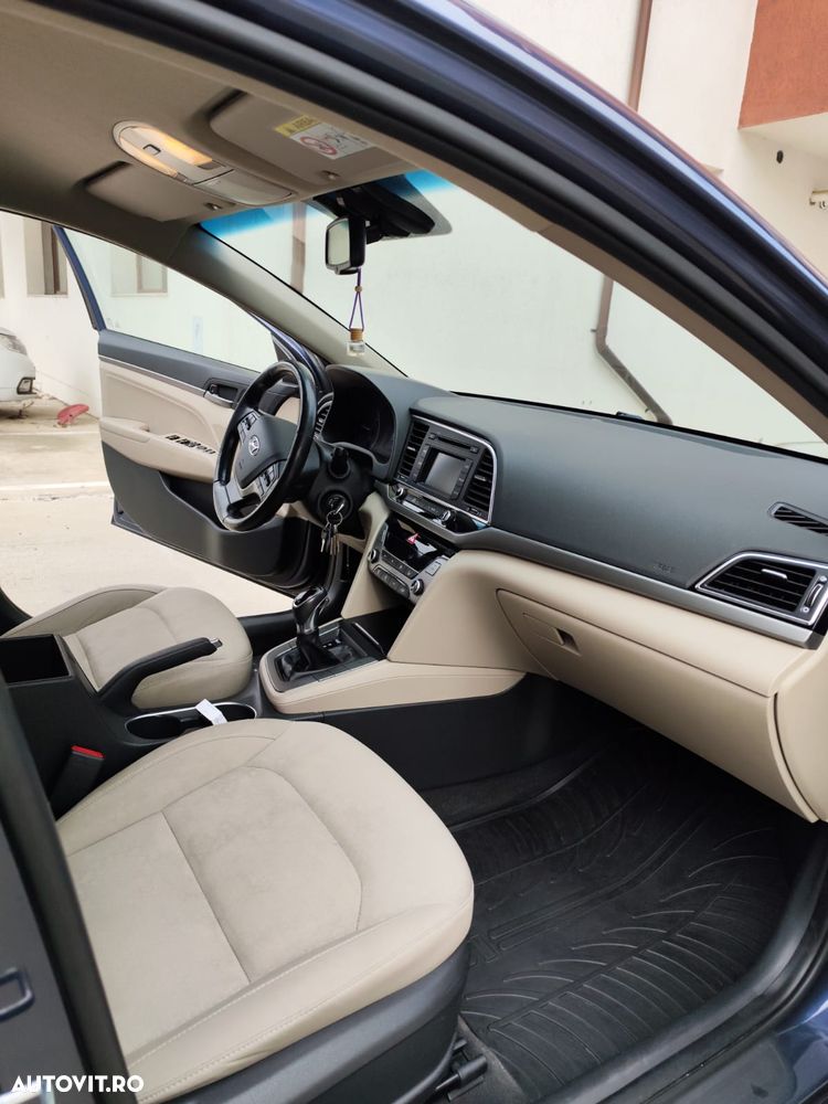 Hyundai Elantra - 4