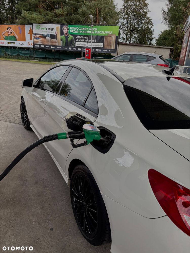 Mercedes-Benz CLA 250 4Matic 7G-DCT - 12