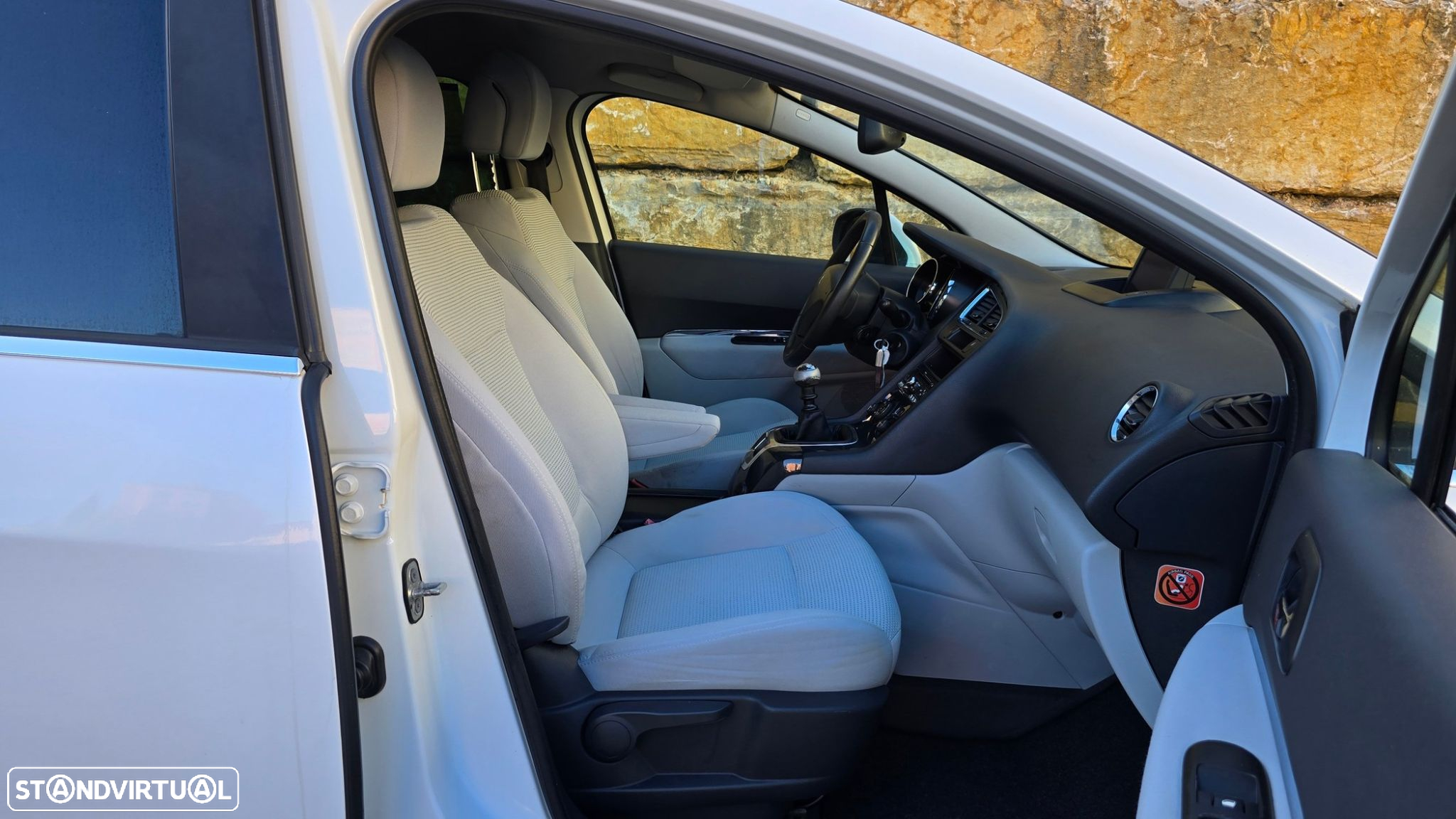Peugeot 5008 1.6 HDi Executive JLL17 - 27